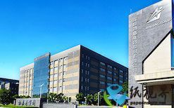 劲嘉股份：公司主营业务聚焦中高端消费品牌的精品纸包装，镭射纸/膜、电子材料等新材料产品及新型烟草制品